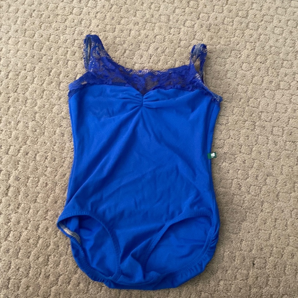 Luckyleo size small. Hole in lace.